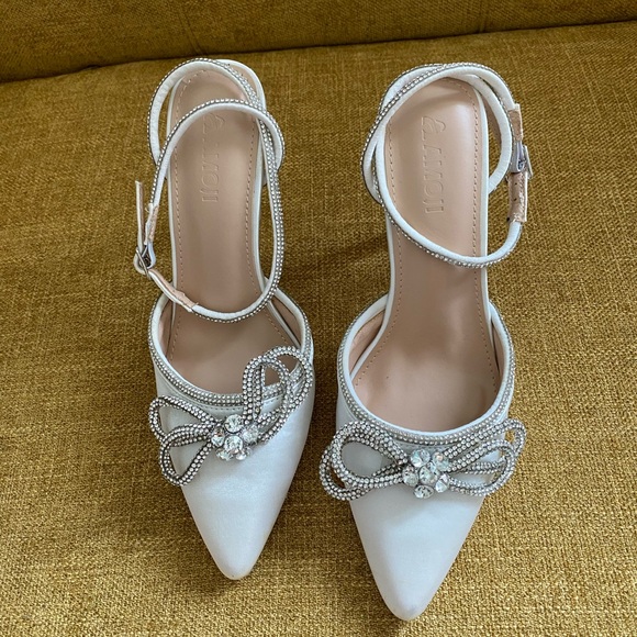 Elegant Crystal-Embellished Ivory Slingback Heels - Picture 2 of 4
